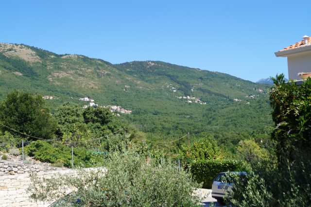 Brseč in Istrien mit Blick auf den Berg Ucka
