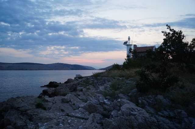 Blick von Jadranovo auf die Insel Krk und Blick auf die Brücke nach Krk