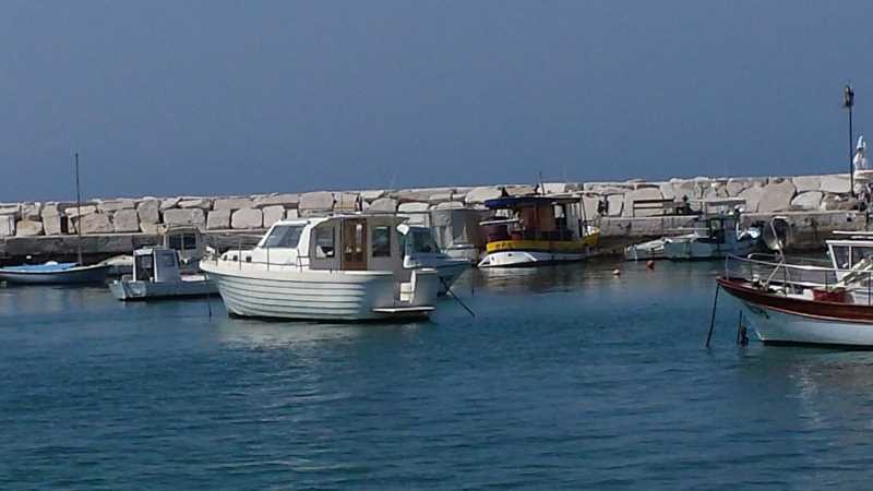 Kroatien Fazana Hafen mit Fischerbooten