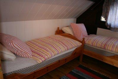 2 Bette Schlafzimmer
