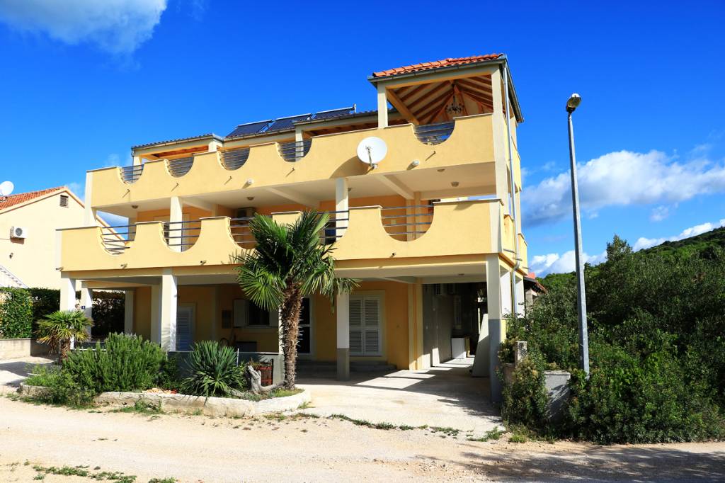 Maison de vacances Das Ferienhaus "Bakovic" befindet sich im Fischerdorf Jezera. Das Haus hat 2 Apartments , Jezera, Insel Murter Mitteldalmatien Kroatie