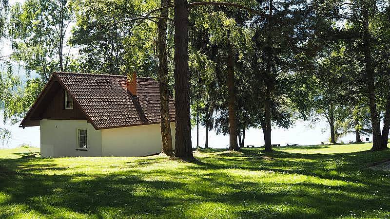 Atostogoms nuomojami namai Areal mit Ferienhäusern am Wasser, Frymburk, Lipno Stausee Lipno Stausee Čekija