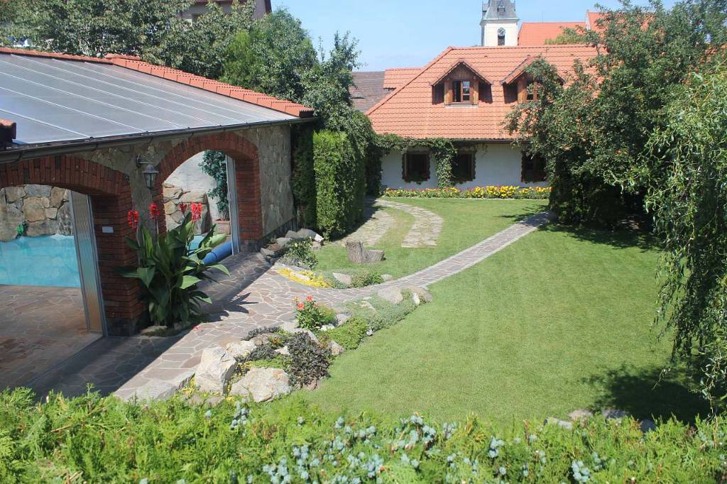 Kuća za odmor Nemcice mit beheiztem Innenpool, Sauna, Whirlpool und Wasserfall, Nemcice, Prachatice Südböhmen Ceška