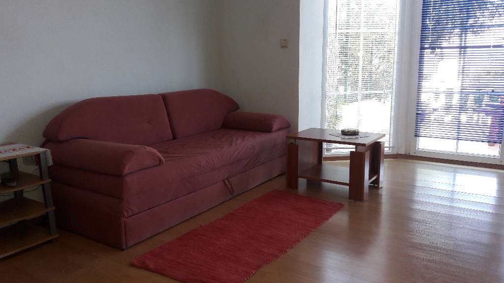 Die Couch ist ausziehbar und wird als Zusatzbett benotzt.