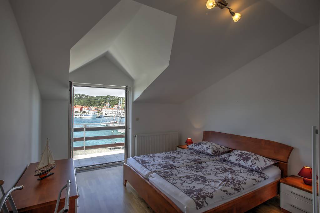 Ferienwohnung APARTMANI INKA in Jezera, Mitteldalmatien Insel Murter  Schlafzimmer mit Balkon - App. Nr. 5