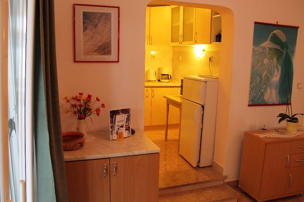 A1
 - Wohnzimmer 
- Komplet ausgestattete Kuche