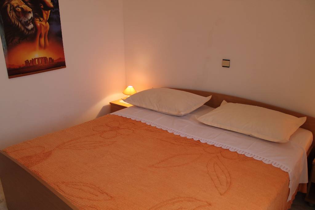 A1
  -  Schlafzimmer (1) mit grossem Doppelbett