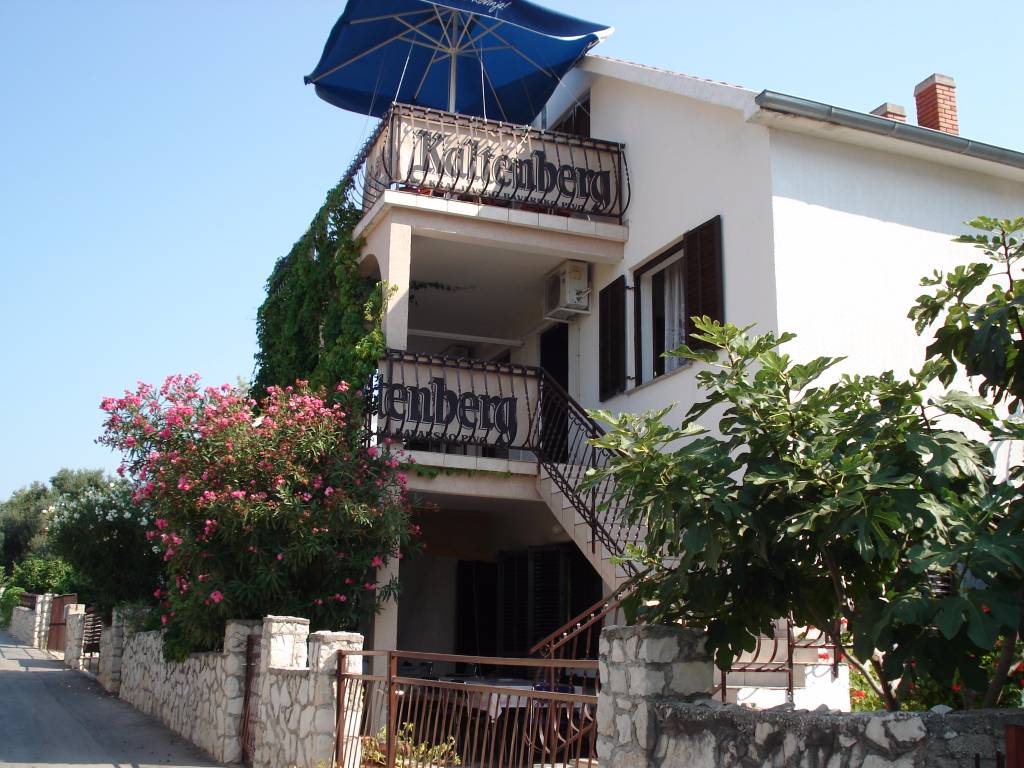 Appartement en location Das zweistöckige Einfamilienhaus ist kliematisiert, Okrug Gornji, Trogir Mitteldalmatien Kroatie