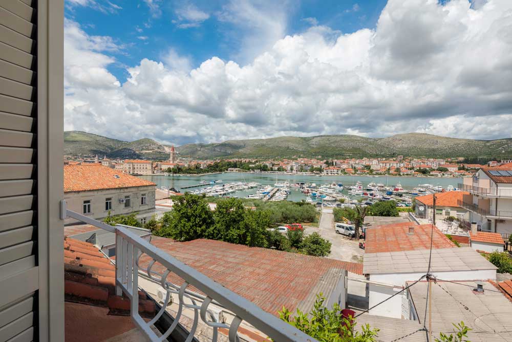 Apartmán Trogir in Mitteldalmatien, zwei perfekt ausgestattete Apartments mit Meerblick und Parkplatz., Trogir, Trogir Mitteldalmatien Chorvatsko