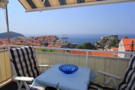 Ferienwohnung ruhige Lage, Aussicht aufs offene Meer und die Altstadt, eigene Parkplätze am Haus in Dubrovnik, Süddalmatien Dubrovnik  Blick vom Balkon
