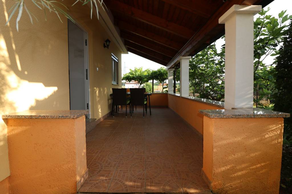 Kuća za odmor Residence Lorena   Porec  fur 2 - 4 Personen mit Salzwasser-Pool und Klimaanlage Porec, Istrien Nordküste Porec  Terasse