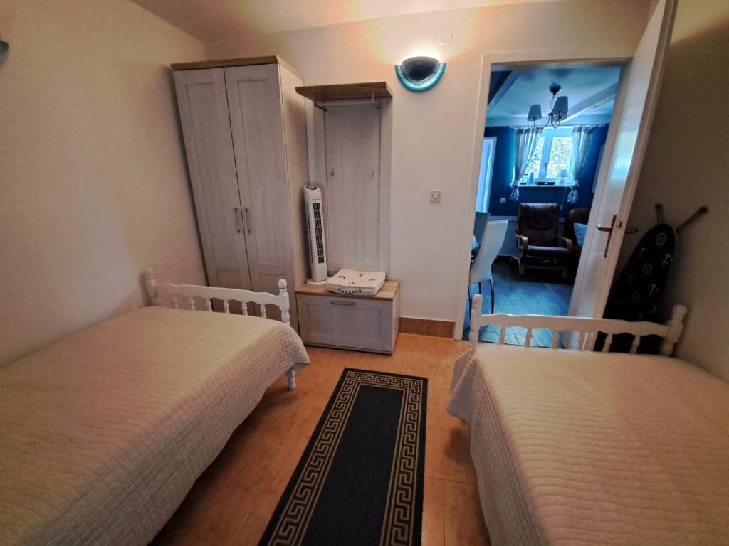 zweites Schlafzimmer mit getrennten Betten
