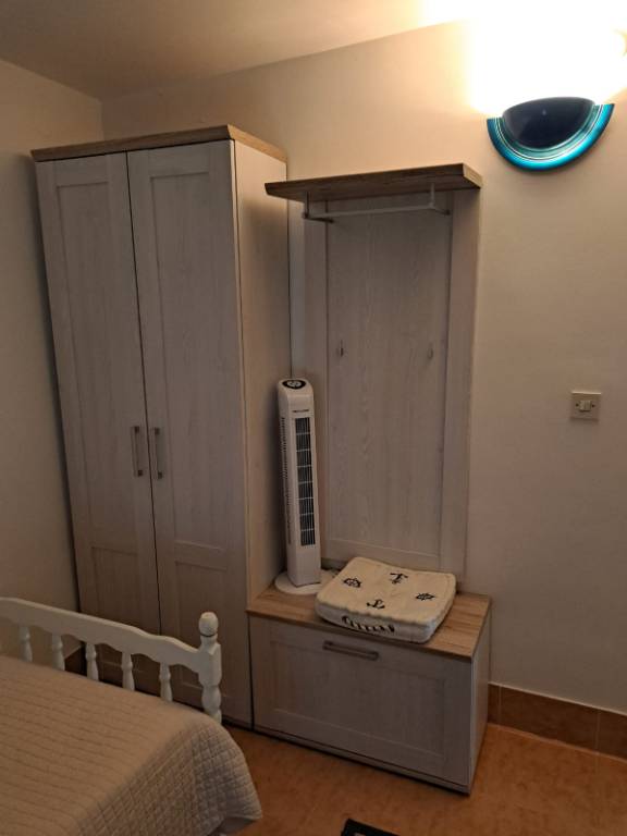 Kleiderschrank