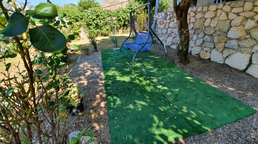 Schaukel zum Entspannen im Garten