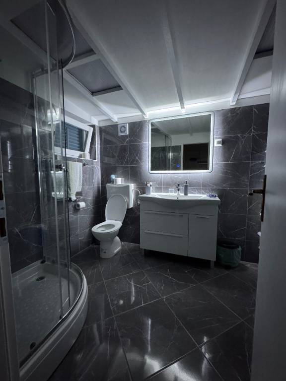 ein weiteres Badezimmer