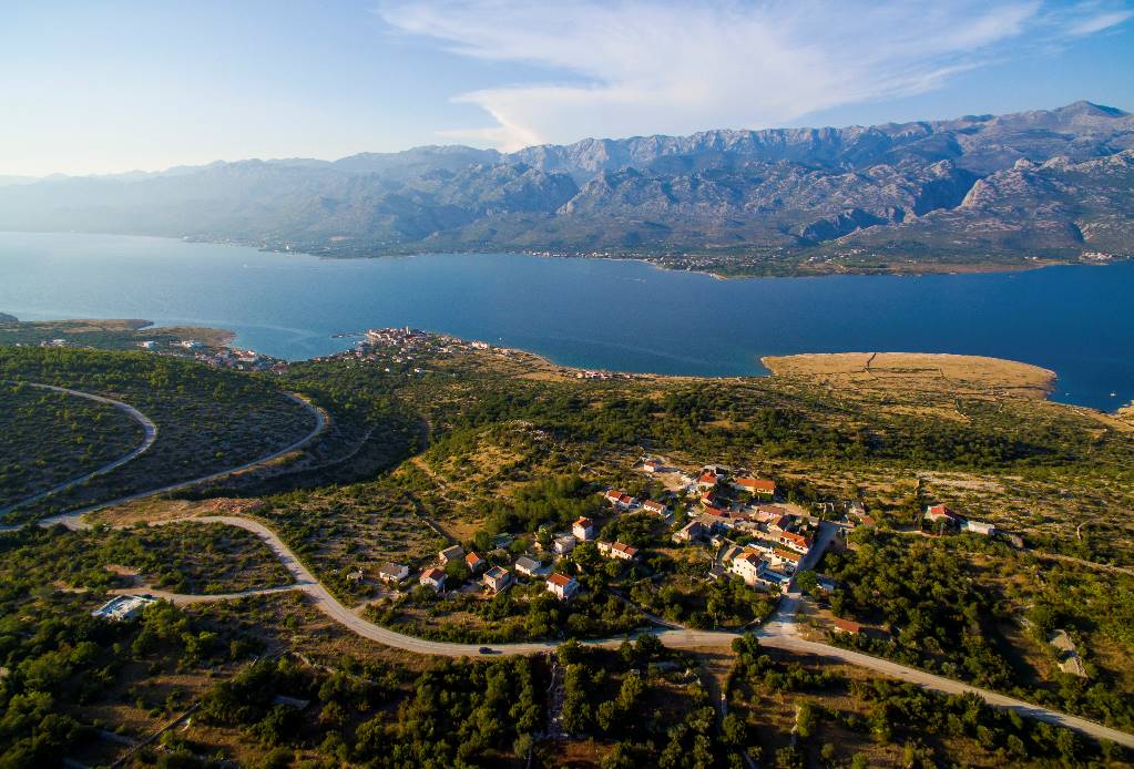 Vinjerac is a picturesque village, rich with centuries of history and tradition. It is located on a peninsula in the part of Velebit channel.