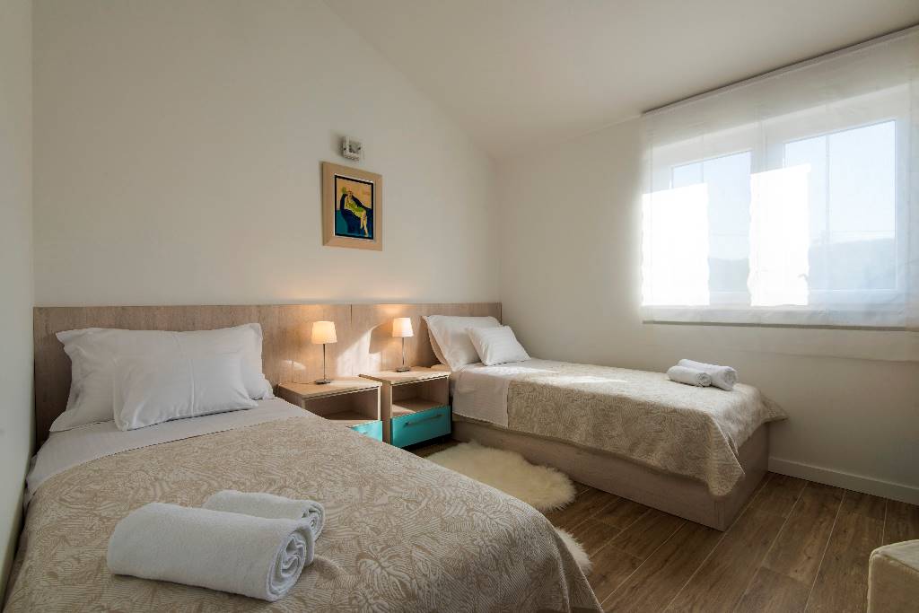 Room 1- twin beds option
(satellite TV, air condition, floor heating)