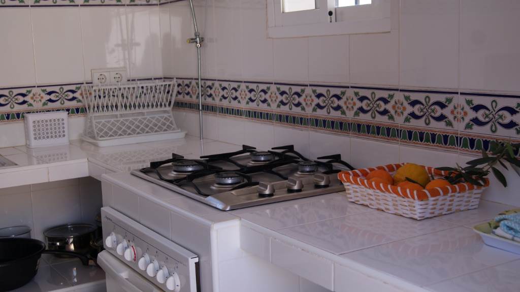 Küche mit Herd und 4 Kochplatten