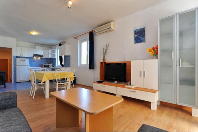 Wohnzimmer und Küche