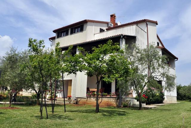 Ferienwohnung N.4 ( 4+2 ) in ruhiger Lage in Fazana, Istrien Südküste Fazana  