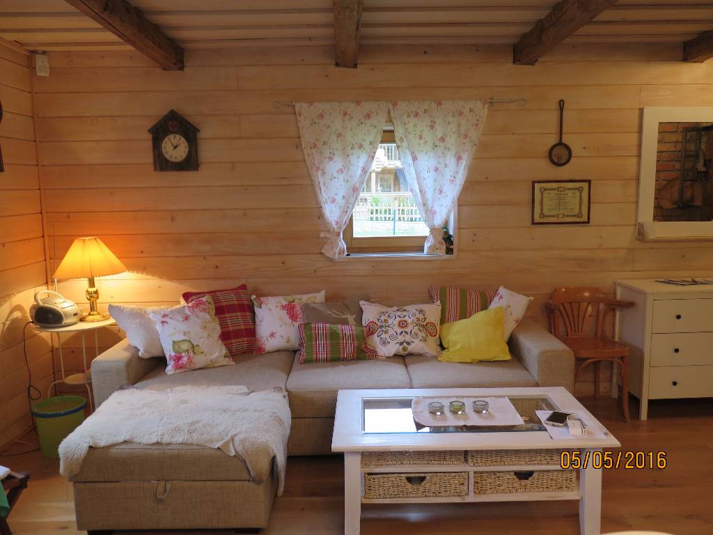 Wohnzimmer mit ausziehebaren Doppelbett