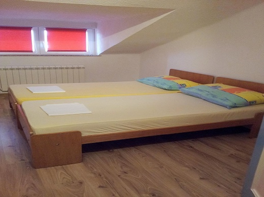 Schlafzimmer 1