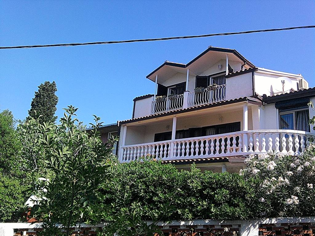 Apartment Die Ferienwohnung für 4 Personen befindet sich im 2. Stock des Hauses, 100 m vom Meer entfernt., Novi Vinodolski, Kvarner Bucht Festland Novi Vinodolski Croatia
