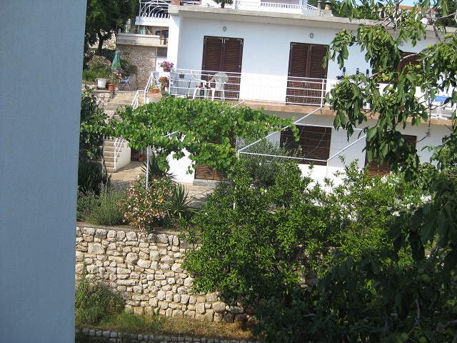 kuća odozdo