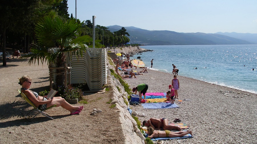 Novi Vinodolski, mala rivica, meni najbliža plaža