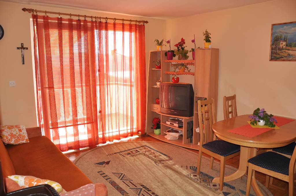 Wohnzimmer mit Extrabett, SAT/TV, Klimaanlage