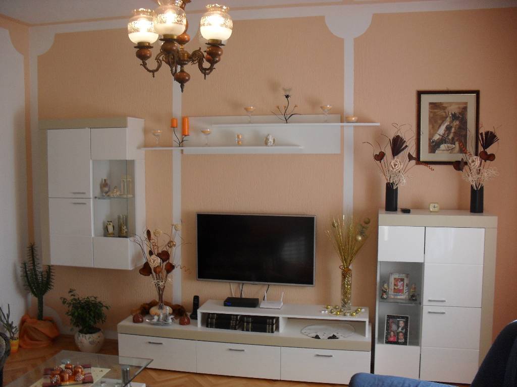 Dies ist ein Bild des Wohnzimmers aus dem App (4)