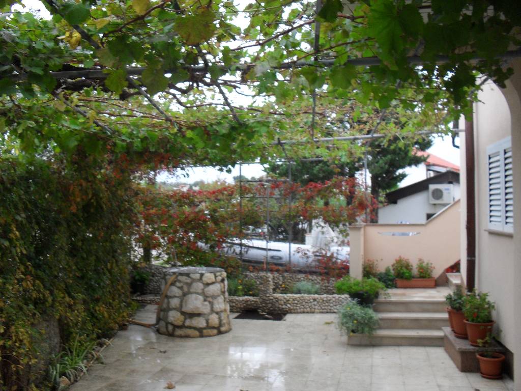 Dies ist eine Terrasse vor der Anwendung (4)