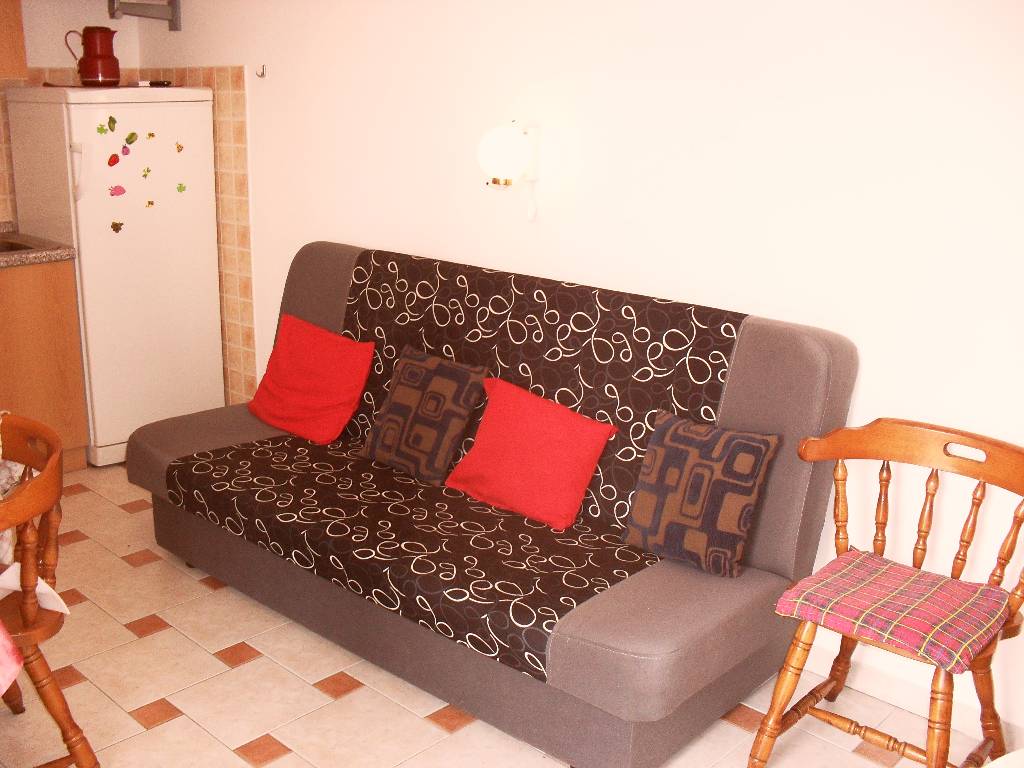 Es ist eine Couch in der Küche App (1)