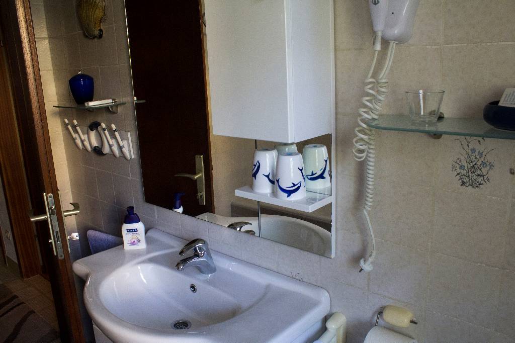 kupatilo ,fen ,utičnica za francuske  saparate