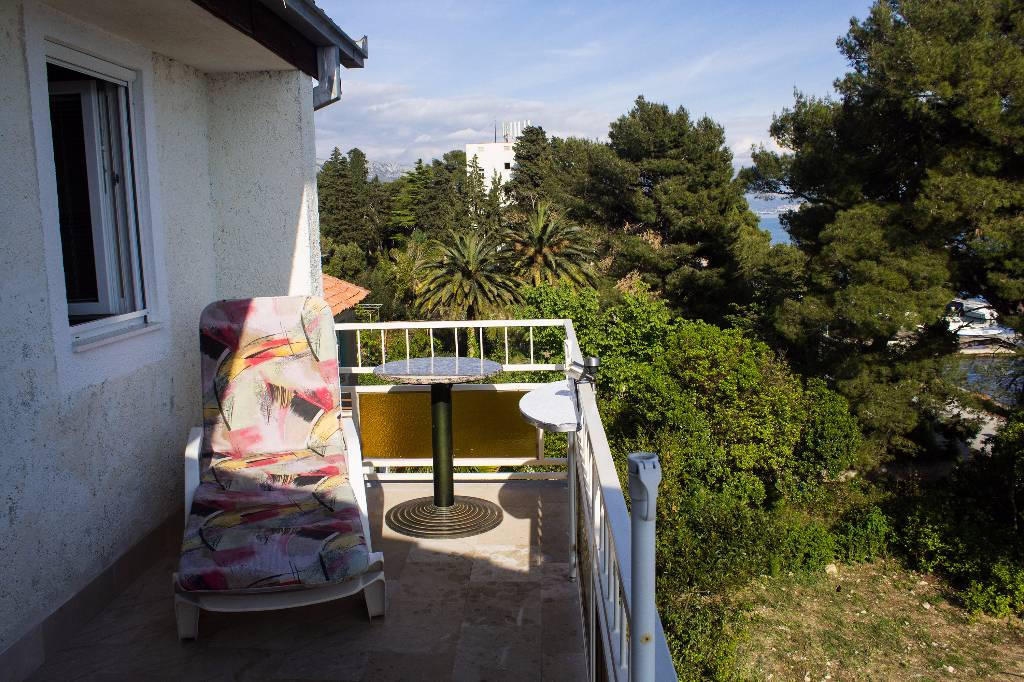 cijelo-dnevni boravak na otvorenom balkon na južnoj i istočnoj strani s pogledom na more