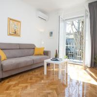 Die Wohnung befindet sich im 2. Stock eines Gebäudes in einer sehr ruhigen Straße. Aufgrund seiner Lage ist es sehr praktisch.