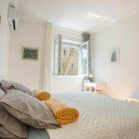kostenloses WLAN, einen Smart-TV, eine Kaffeemaschine und 2 Klimaanlagen (eines im Schlafzimmer und das andere im Wohnzimmer).