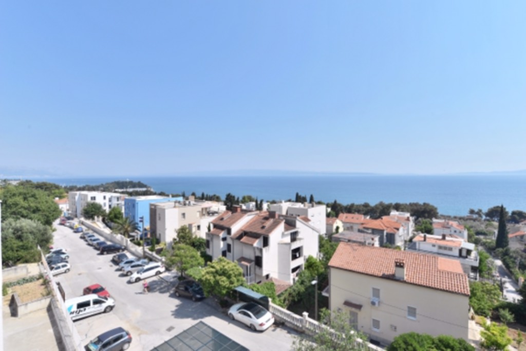 Ferienwohnung SEA-VIEW Apartment ANGIE - MARJAN HILL za 4 osobe in Split, Mitteldalmatien Split  Strassenblick von der Terrasse