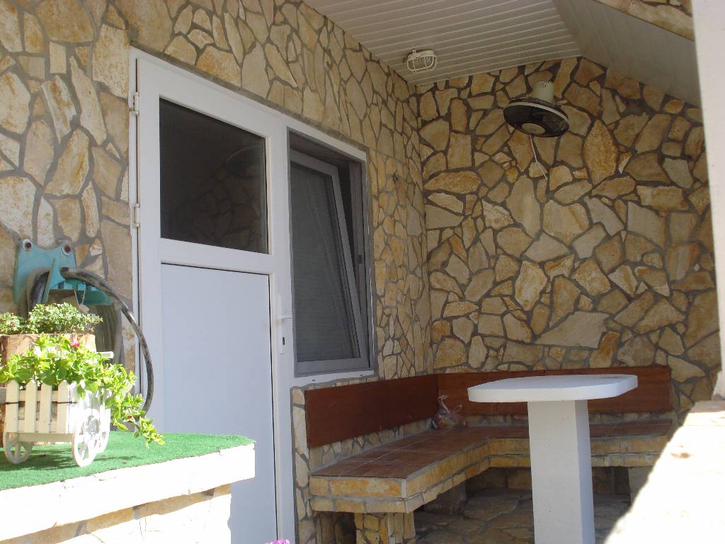 Ferienwohnung Diese Unterkunft ist ideal für zwei Personen, hat Privatsphäre in Vir, Norddalmatien Insel Vir  Terrasse
