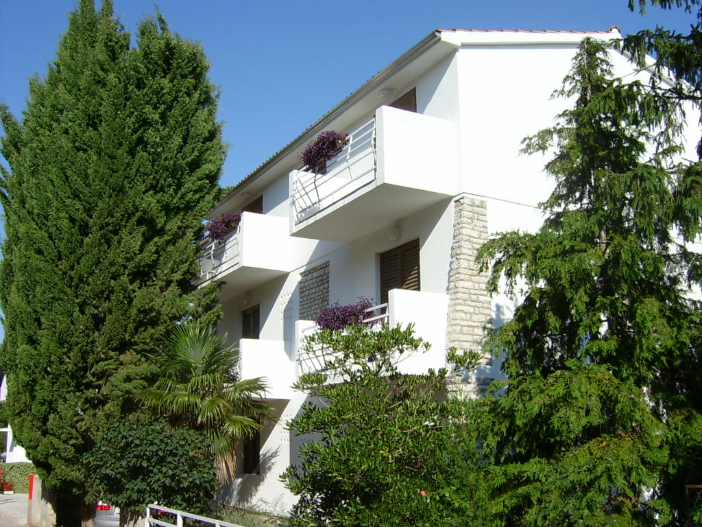 Ferienwohnung Die „Wohnung Vitali“ befindet sich an dem 2. Stock eines Familienhauses mit separatem Eingang getren in Vodice, Norddalmatien Vodice  
