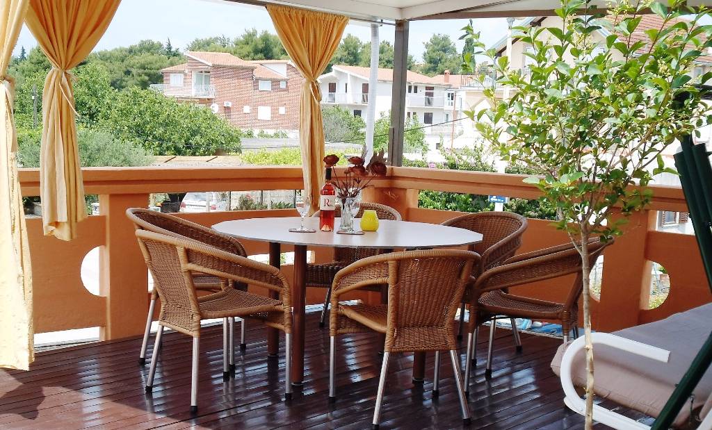 Apartmán Apartment= 4 Erwachsene + 2 Kinder, 50 m vom Strand entfernt mit einer großen Terrasse, Pirovac, Norddalmatien Vodice Chorvatsko