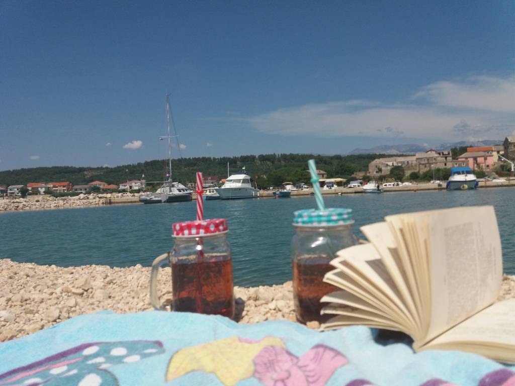 Ferienwohnung  in Zadar, Norddalmatien Zadar  Am Hafen von Ljubač halten wir ihnen auch einen Liegeplatz für ihr Boot bereit. (Entfernung 250 Meter