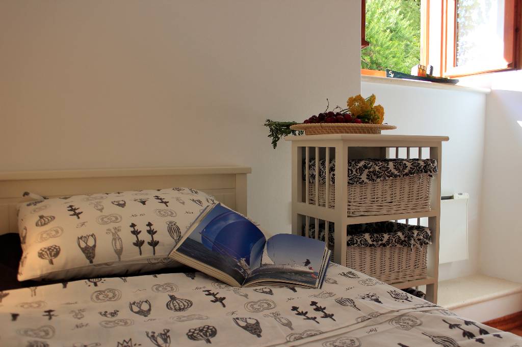 Schlafzimmer 2 - Einzelbett ausklappbar zum Doppelbett
Bedroom 2 - single bed which can be made into double bed