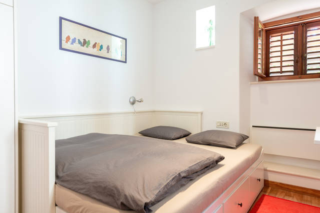 Schlafzimmer 2 - Doppelbett ausklappbar zum Einzelbett 
Bedroom 2 - double bed which can be made into single bed