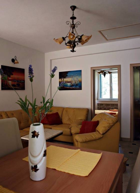 Ferienwohnung Two separated apartments (4+1 and 6+1)  in Blace, Süddalmatien Dubrovnik  
