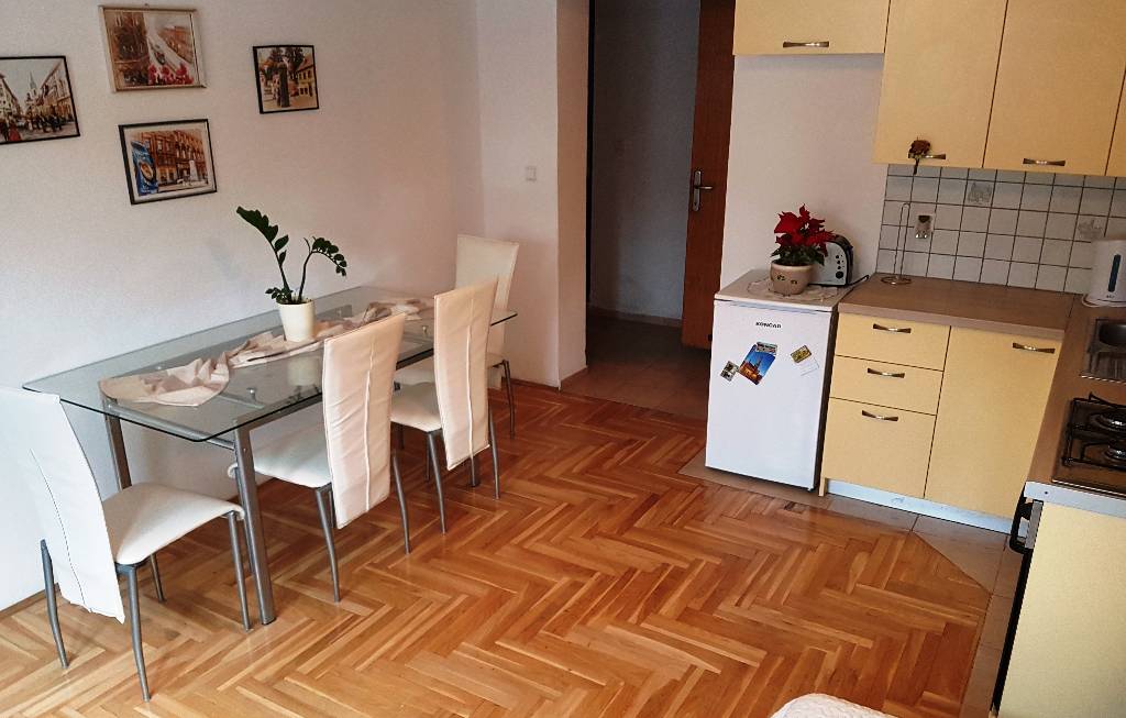 SAT TV, Steuern, WIFI, Klimaanlage – im Preis inbegriffen
 Apartment Zagreb is Wohnung für 1 -5 Personen.