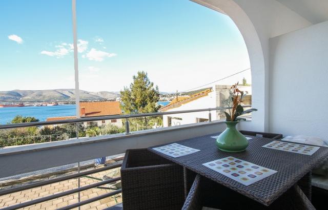 Apartment Maja - Apartment with balcony and sea view, Okrug Gornji, Mitteldalmatien Trogir Croatia