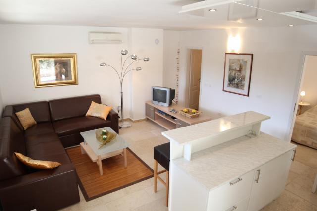 Ferienwohnung Villa ADRIAN in Rovinj, Istrien Südküste Rovinj  Wohnzimmer mit Einbaukueche