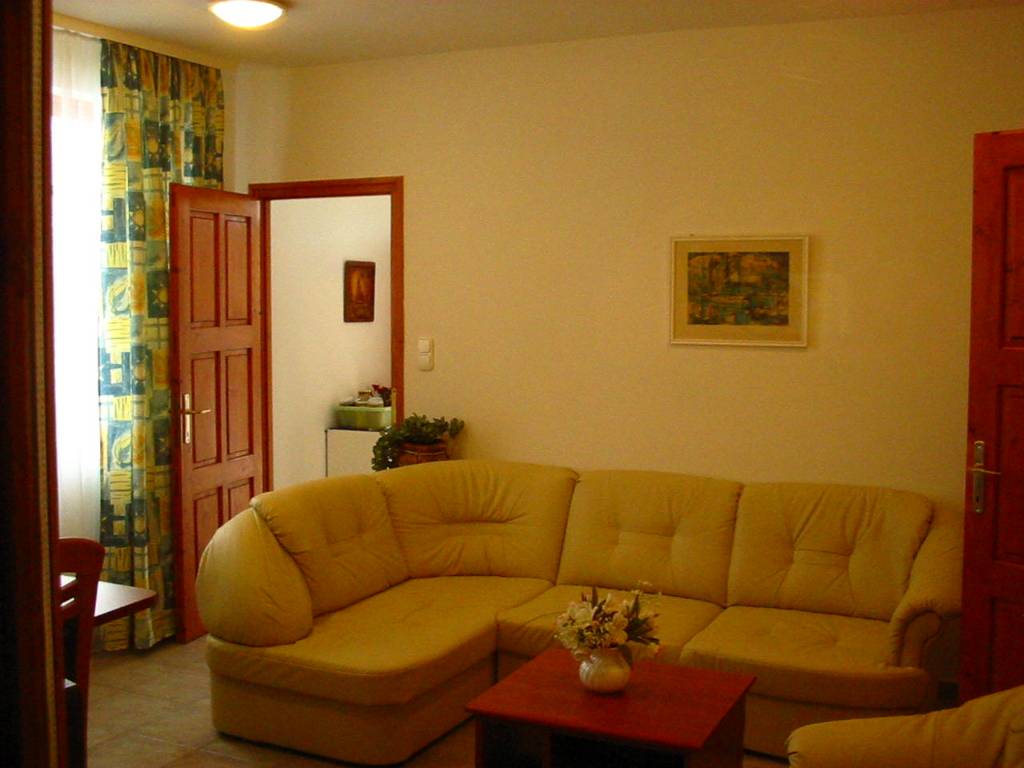 Apartman za odmor mit Garten für 6-7-8 Pers.(BE-01 Balatonberény, Plattensee-Balaton Balaton-Südufer  
