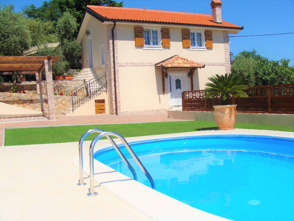 Villa Neue Villa mit Pool und wunderschönem Blick auf das Meer, nur 800 m vom Strand, Icici, Kvarner Bucht Festland Opatija Hrvatska